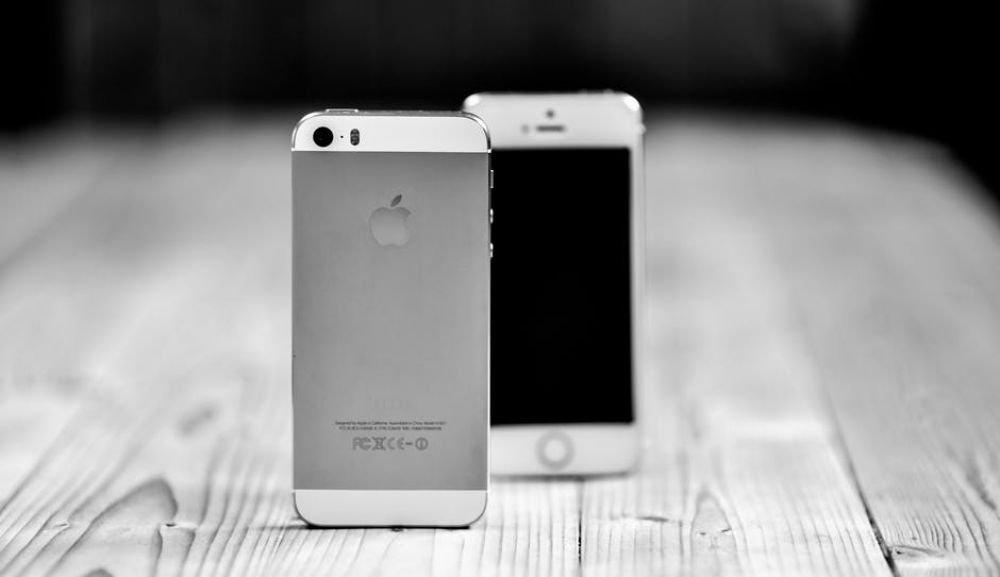Apple's iPhone slowdowns spur customers to hurry to court Apple's iPhone slowdowns spur customers to hurry to court
