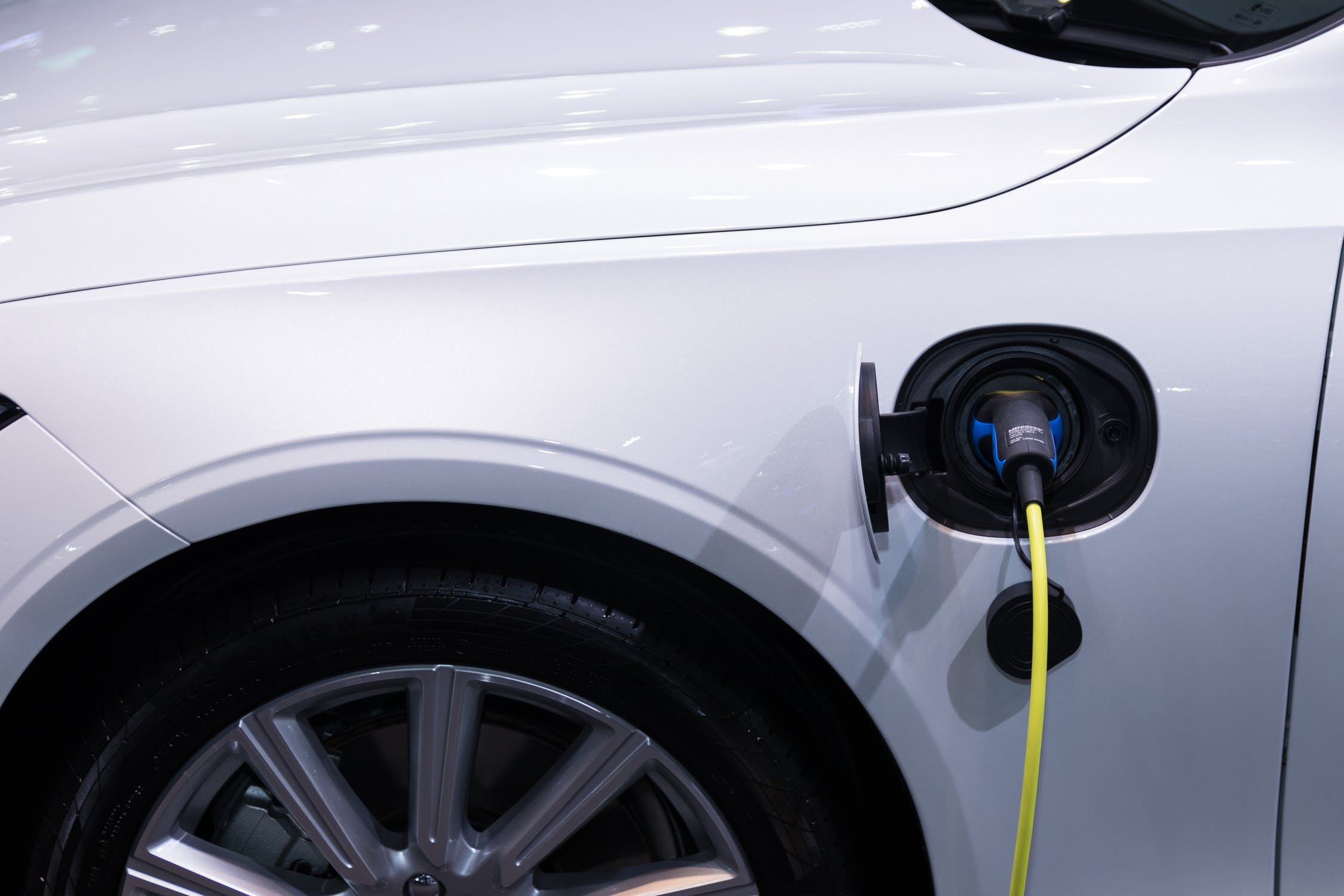 Everything You Need to Know About How Gas and Electric Cars Work
