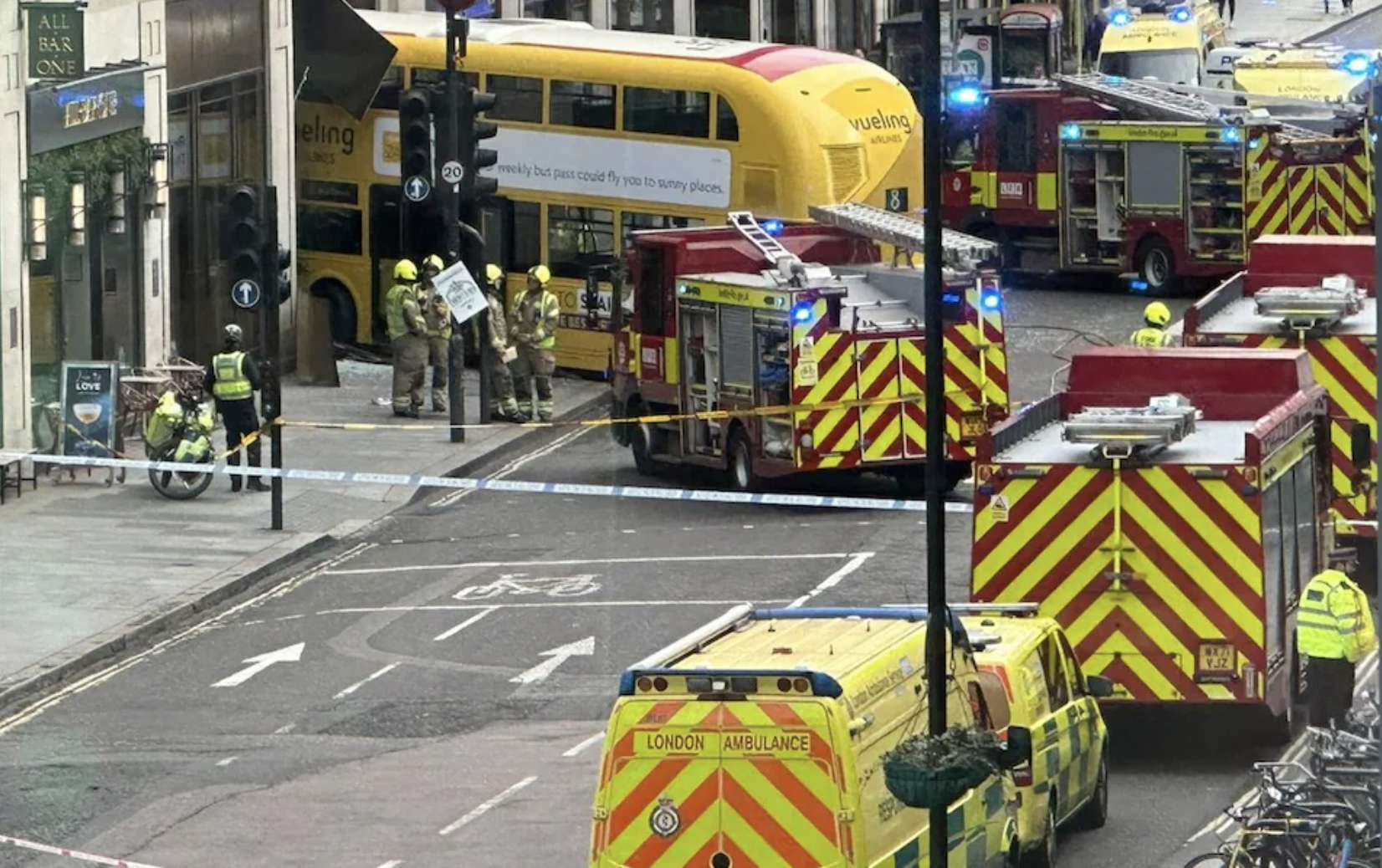 Bus_Crashes_into_Building_on_New_Oxford_Street.png