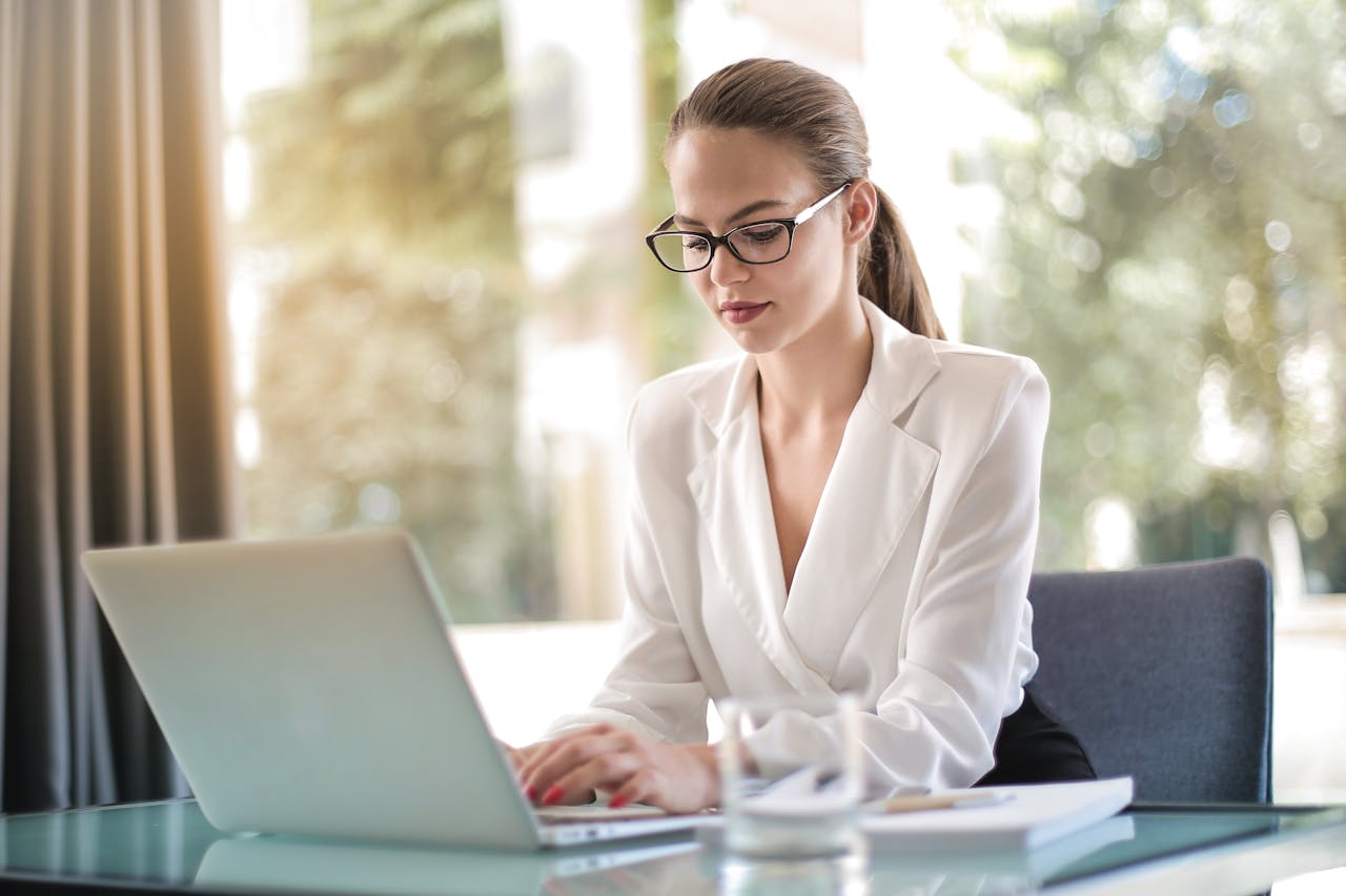 Why the Internet Has Become the New Corner Office for Business Connections