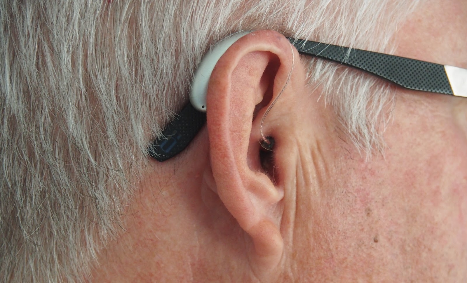 Expert Advice: How to Select The Right Hearing Aid Provider