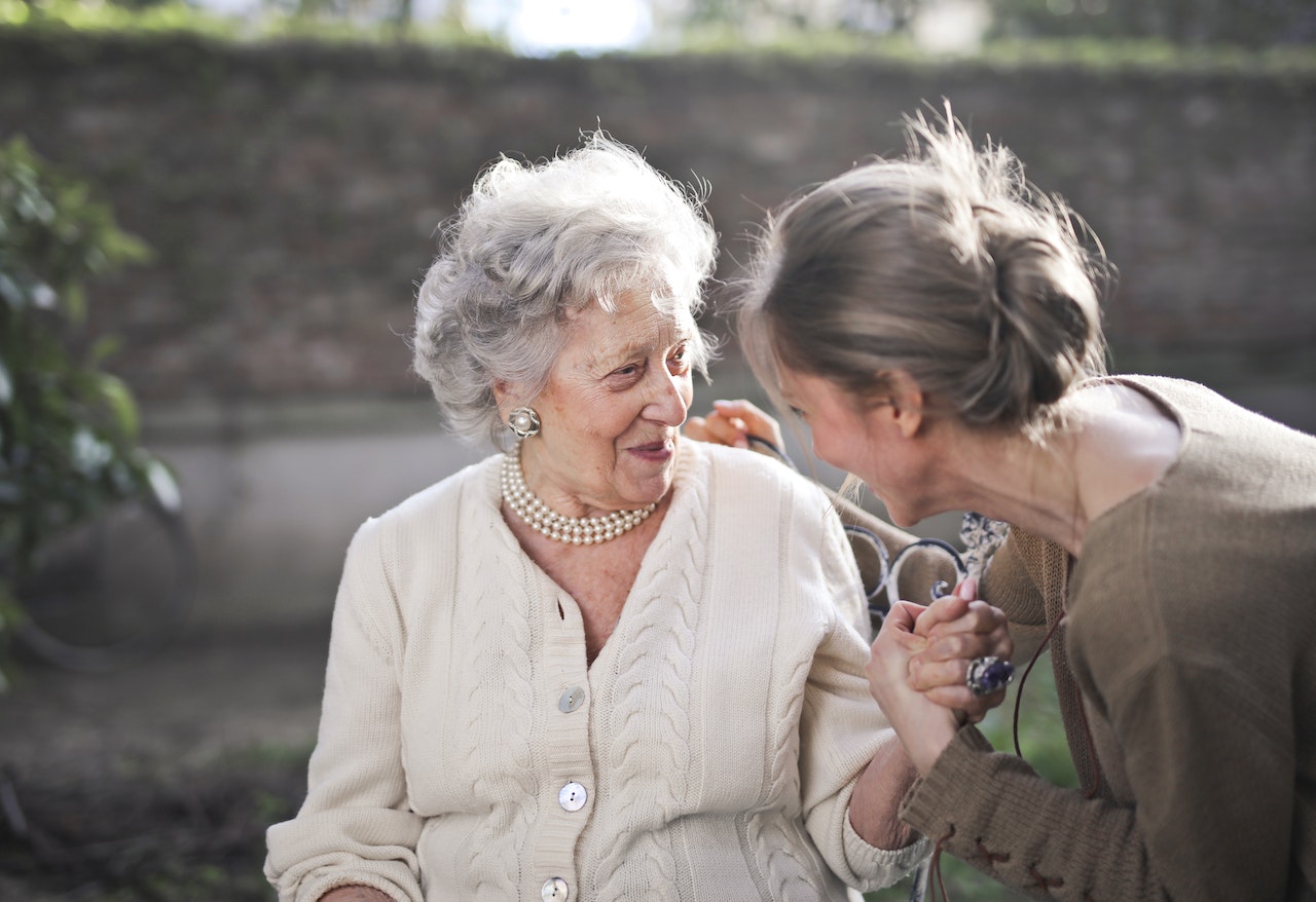 4 Steps To Take When Choosing the Right Assistive Devices for Your Aging Parents