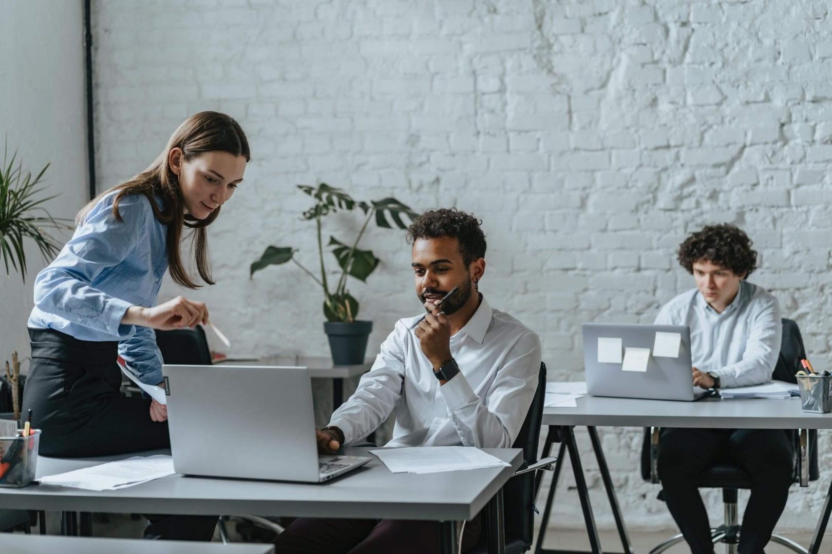 7 Hacks to Choose the Perfect Web Hosting Solution for Your Business