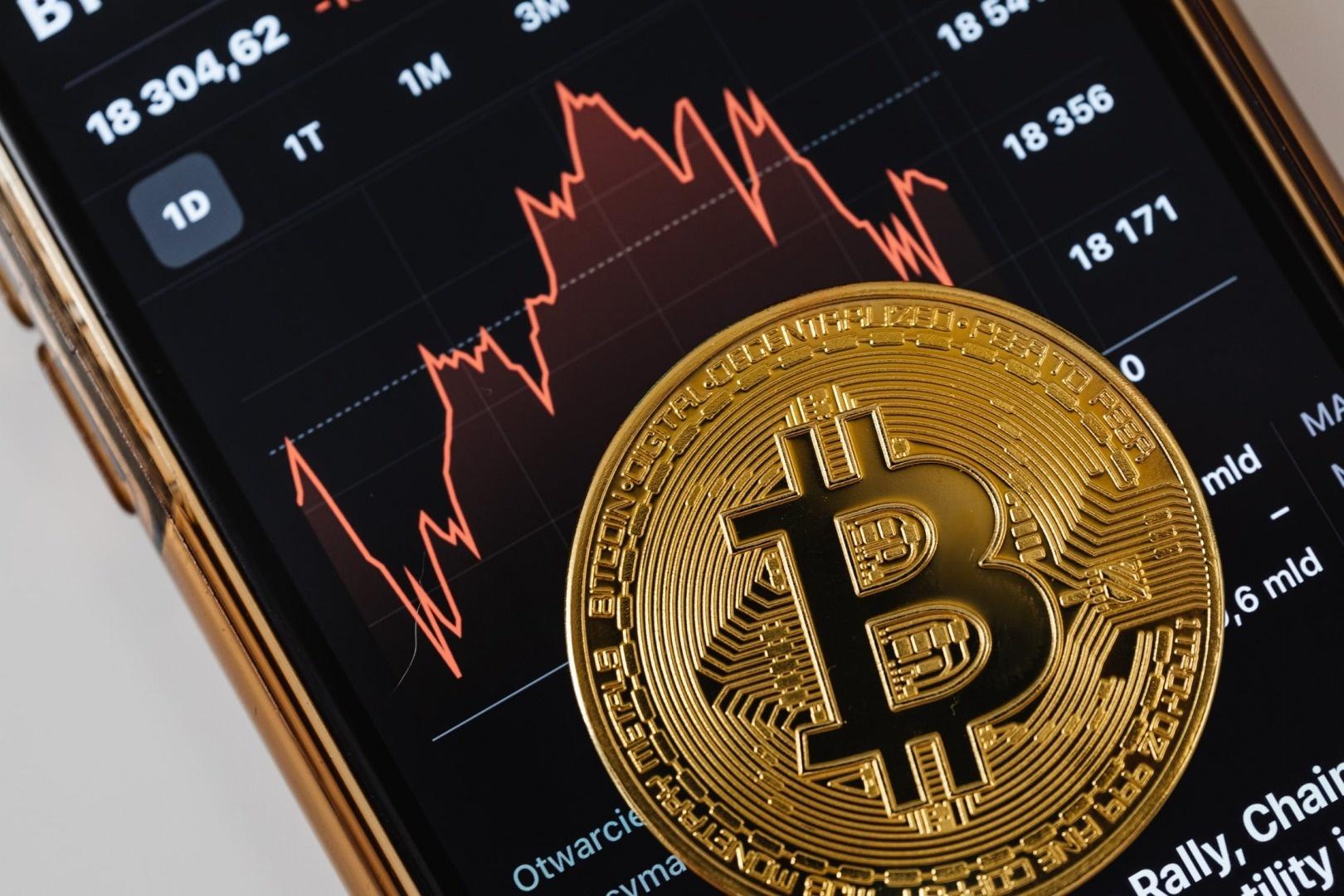 Bitcoin Surges to New Record Ahead of Coinbase IPO