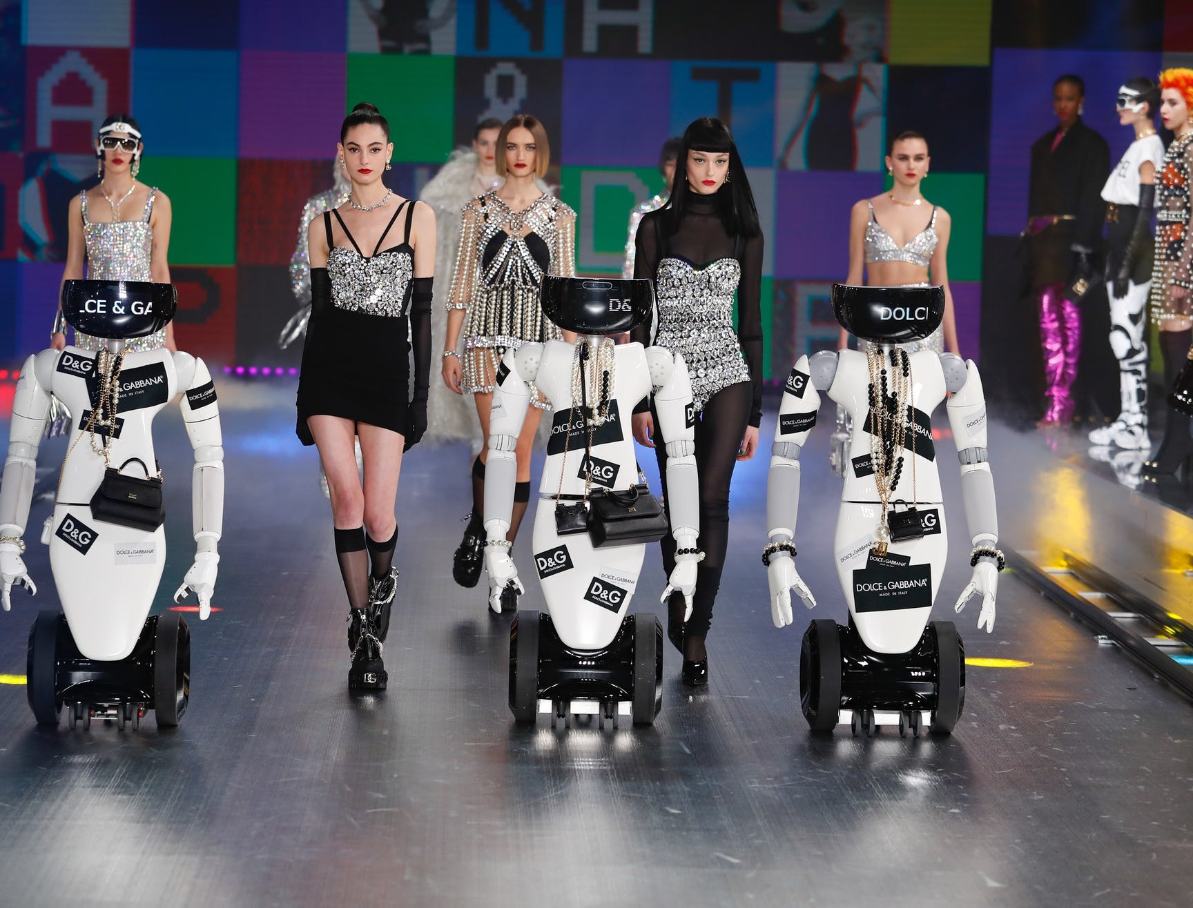 Artificial Intelligence & Fashion: Robots Are Coming In the Next Virtual Runway Shows