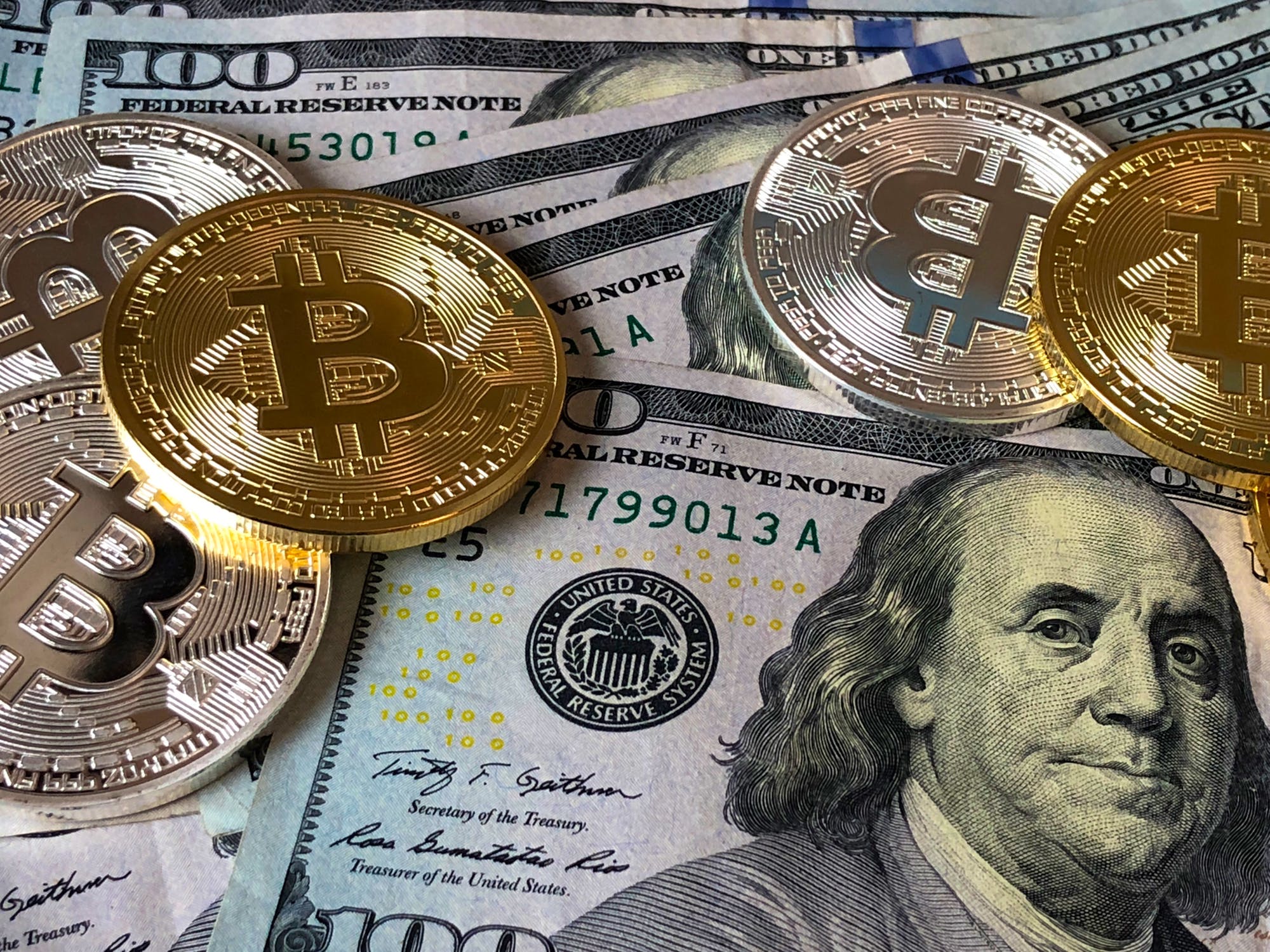 The Dollar’s Decline a Boon for Bitcoin