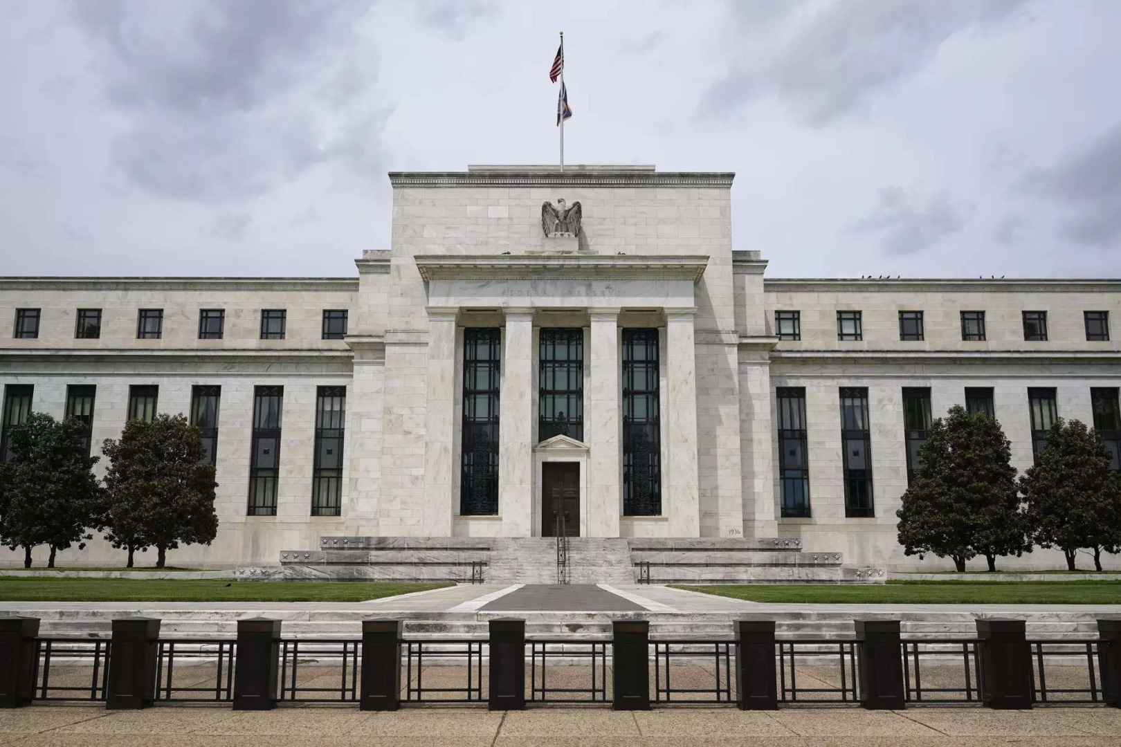 FED Initiates Job Cuts Amidst Economic Resilience