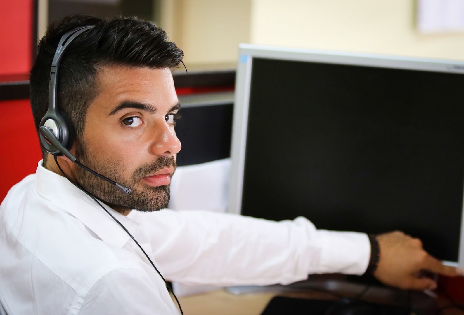 Hire the Right Call Center for Your Business With These Tips