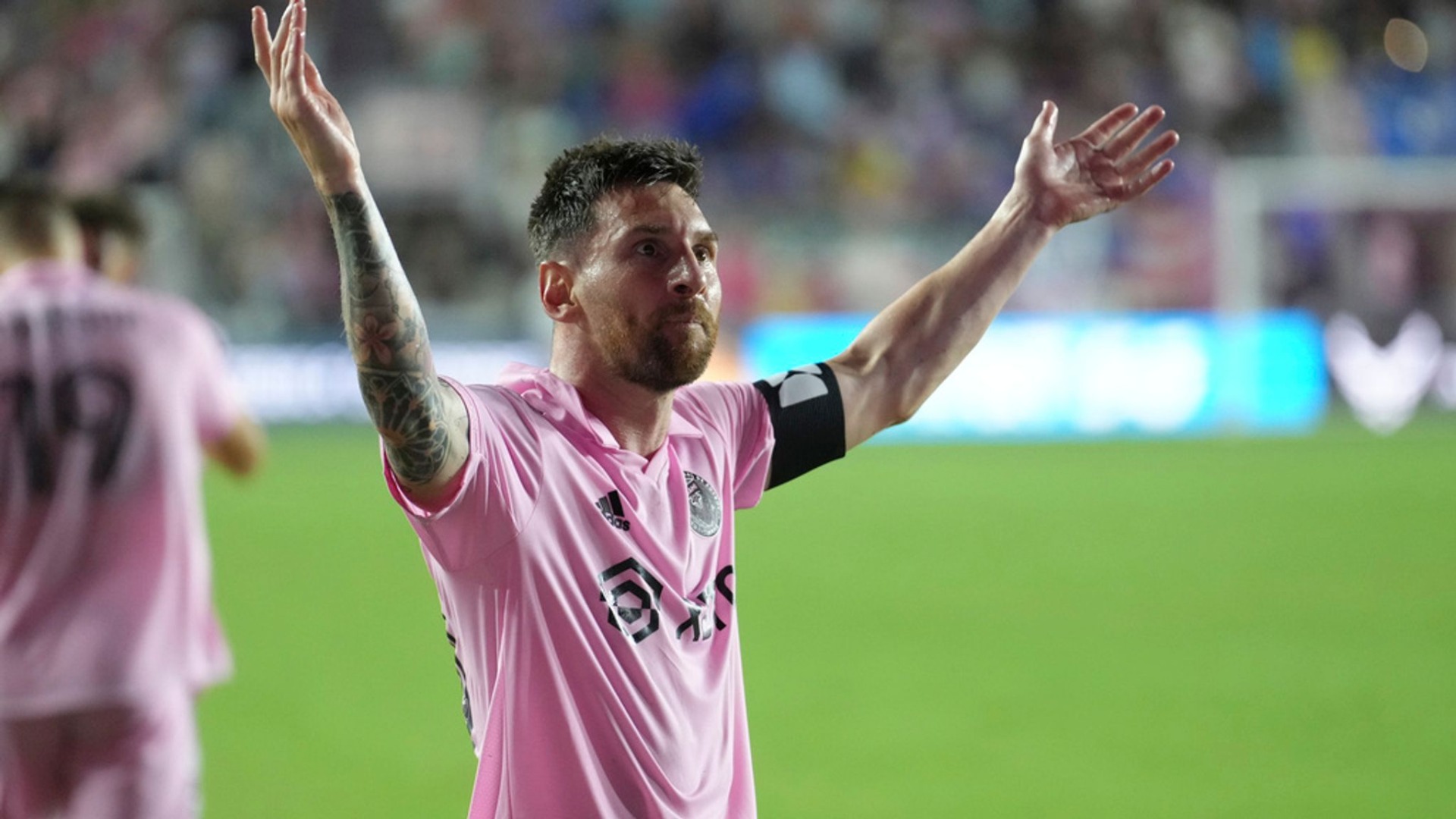 Lionel Messi Tops Tom Brady and LeBron James, Breaking Shirt Sales Record in First 24 hours