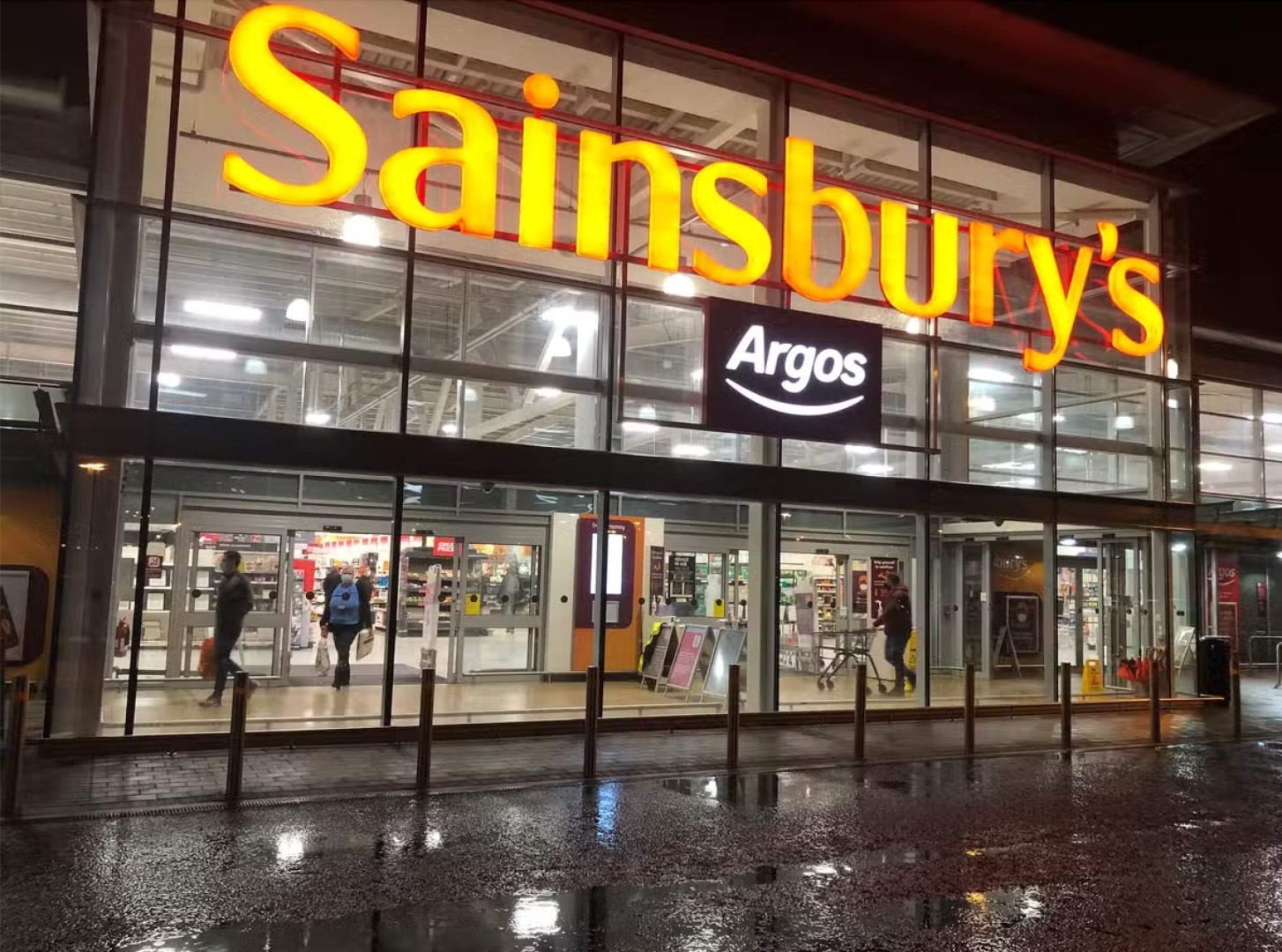 Sainsbury's to Close Argos Depots and Habitat Showrooms, Affecting Over 1,400 Jobs