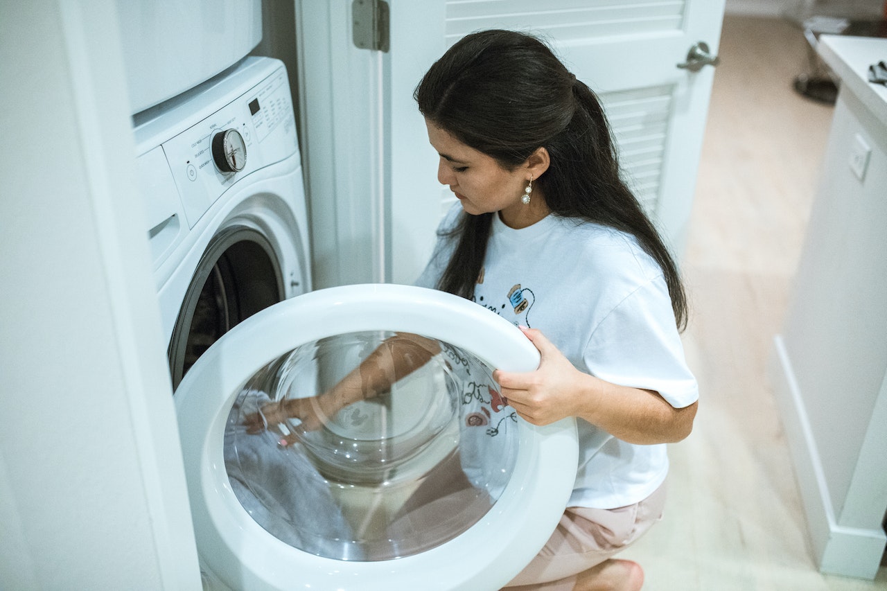 The Ethical Guide to Reducing Energy Bills through Eco-Friendly Laundry Practices