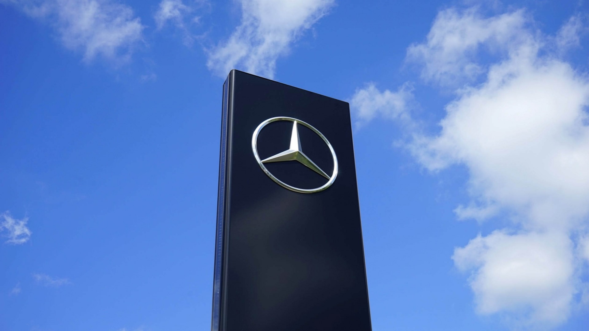 What's The Difference Between Branding, Brand Identity, And Logo?