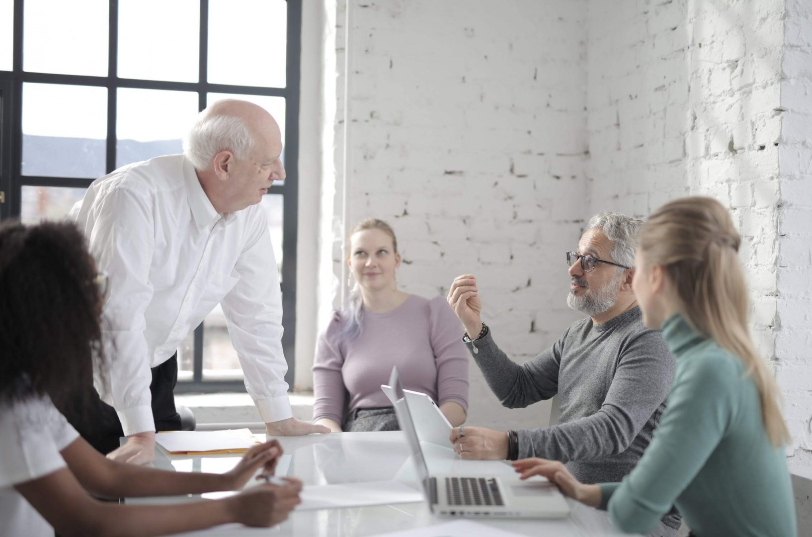 What's The Difference Between Edge Computing and Decentralized Computing?