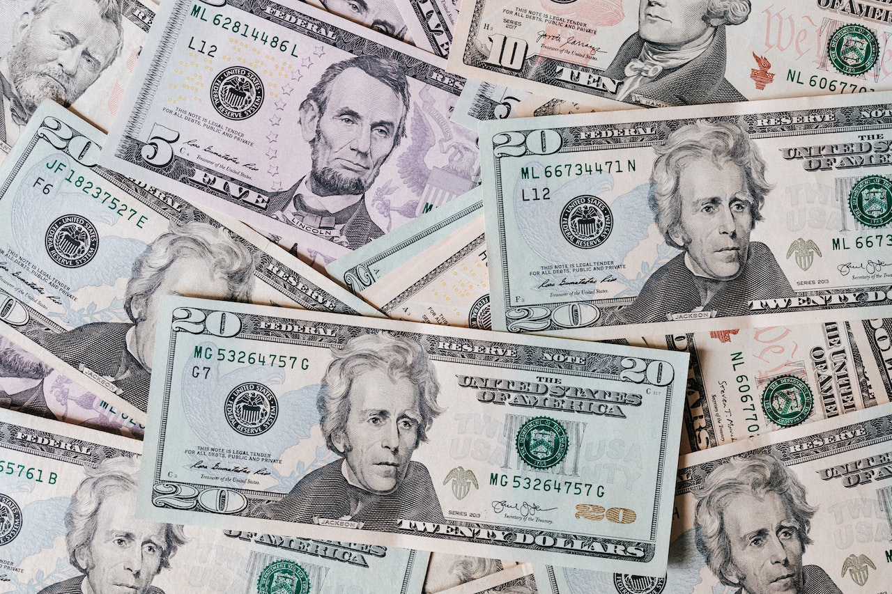 Who is Using $1 Trillion in U.S. Currency?