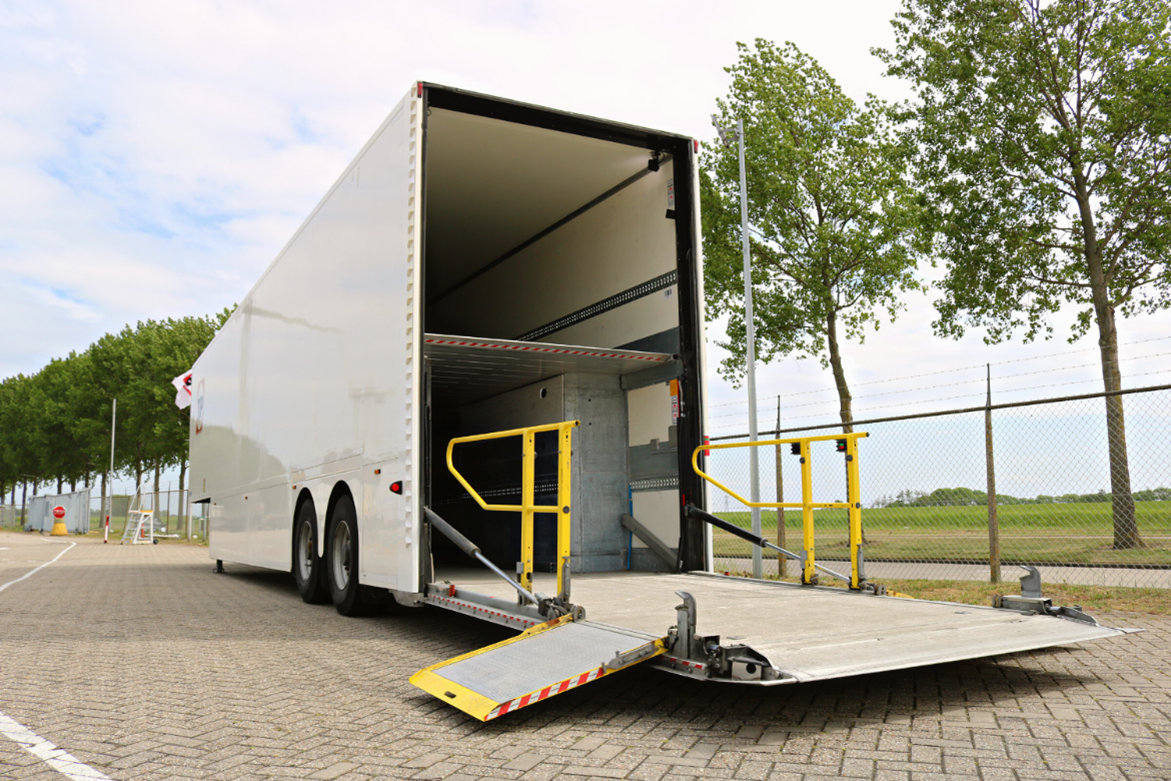 Overcoming The Challenges Of Loading And Unloading Double Deck Trailers