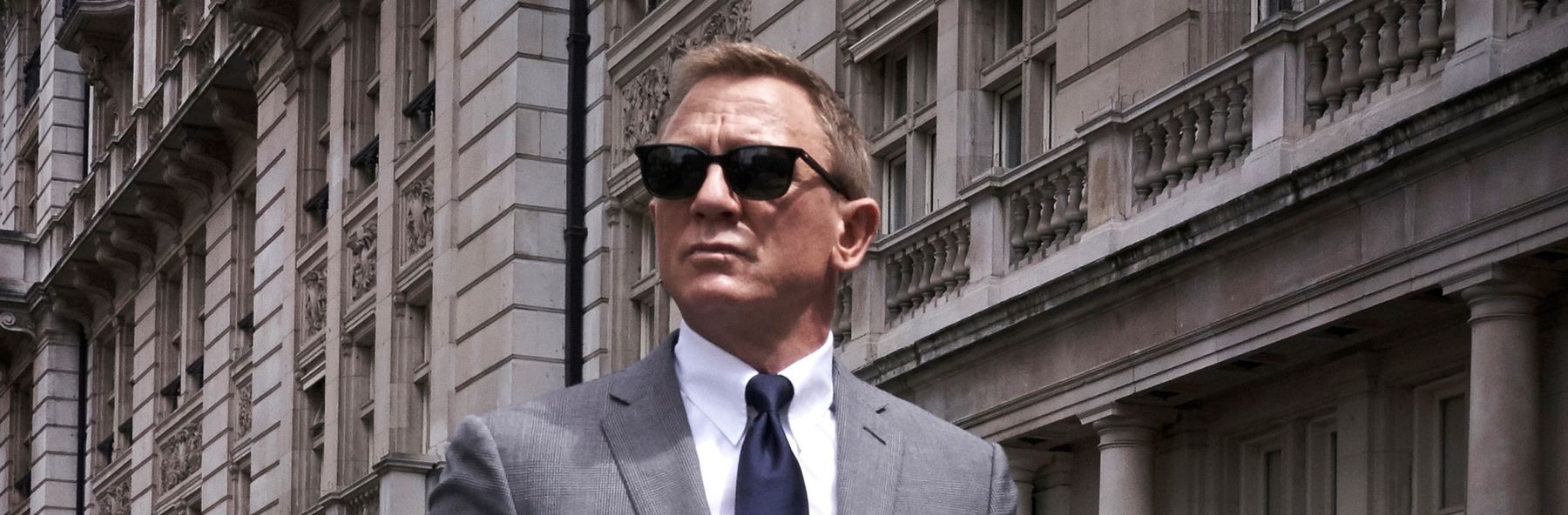 Daniel Craig Waves Goodbye to James Bond
