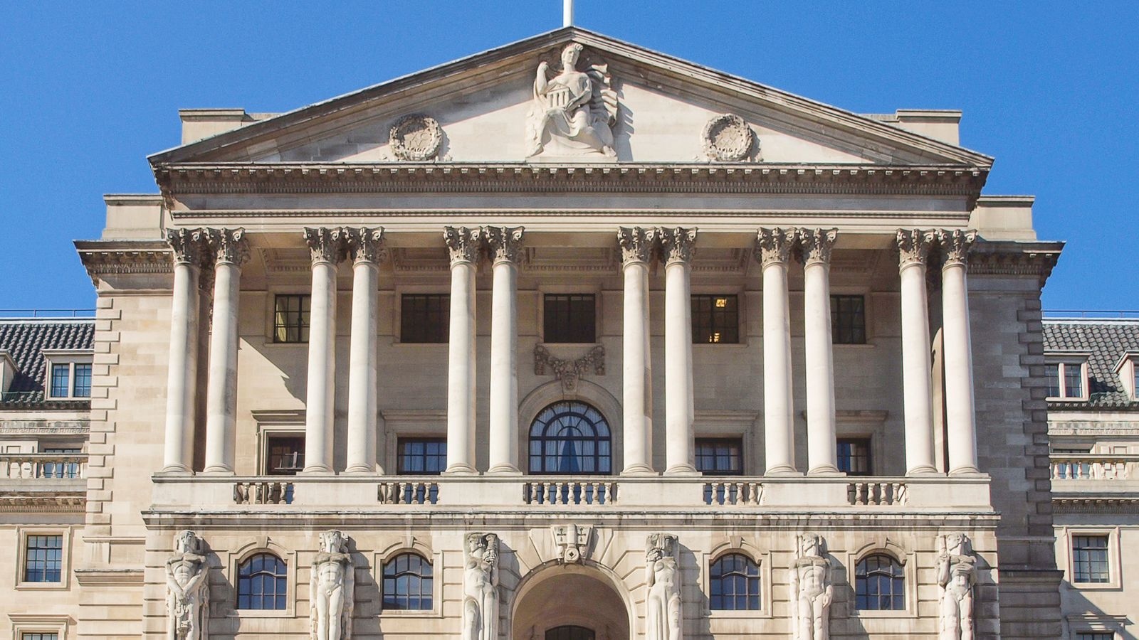 Bank of England Governor Cautions Against Interest Rate Cuts Despite 4% Inflation