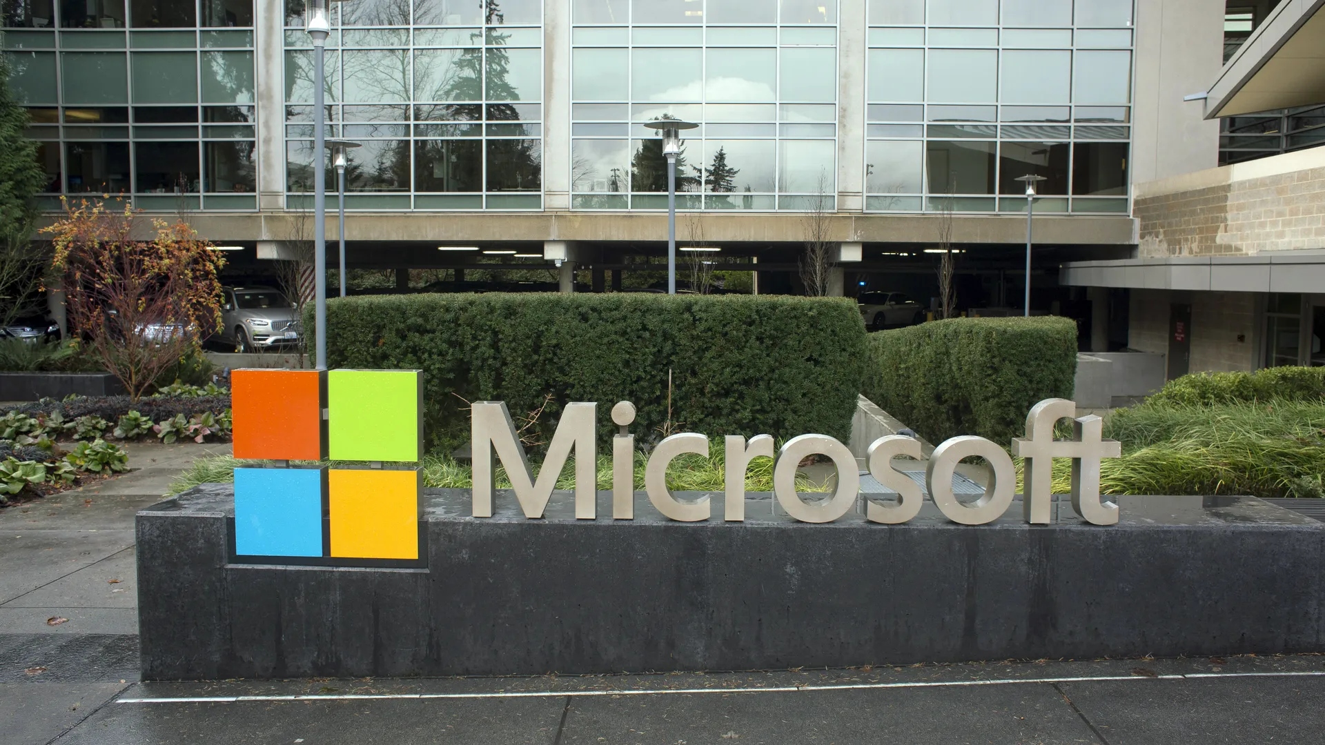Microsoft Surpasses Apple as the World's Most Valuable Company