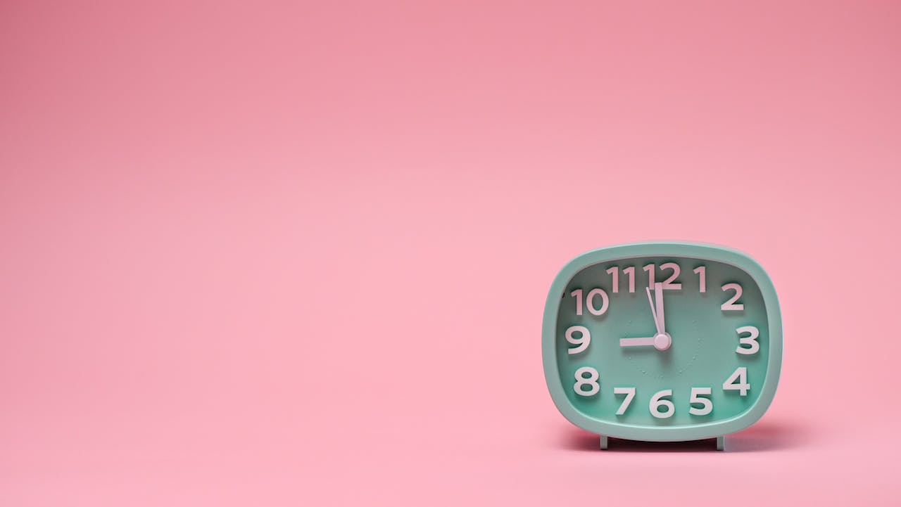 What is an Online Time Clock App? The Benefits of Using One